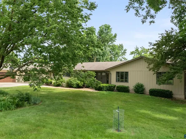 2908 N Oak Rd, Brandon, SD 57005