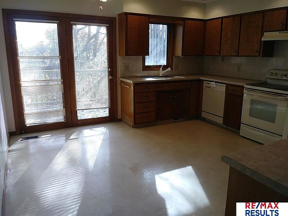 5th image of 2207 N 121st St