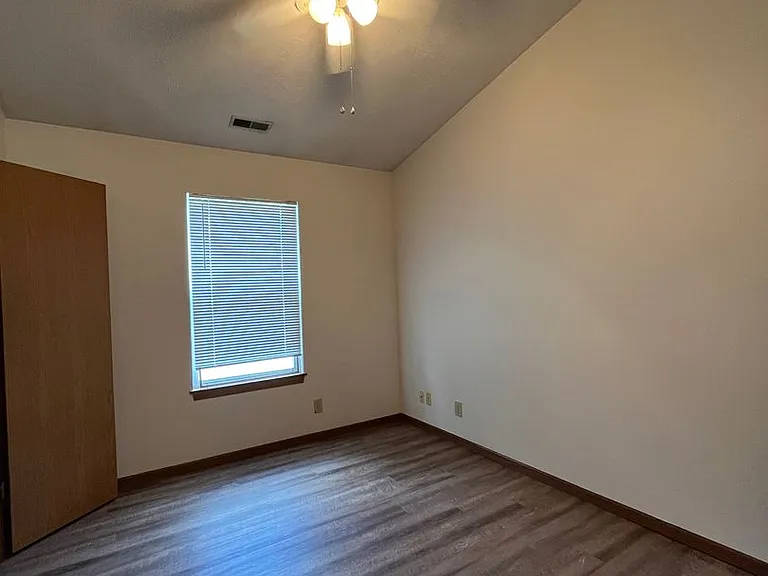 1001 Fannon Dr — Photo 14