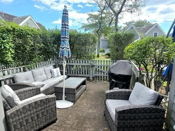 35 Landmark Ave #4C, Mashpee, MA 02649