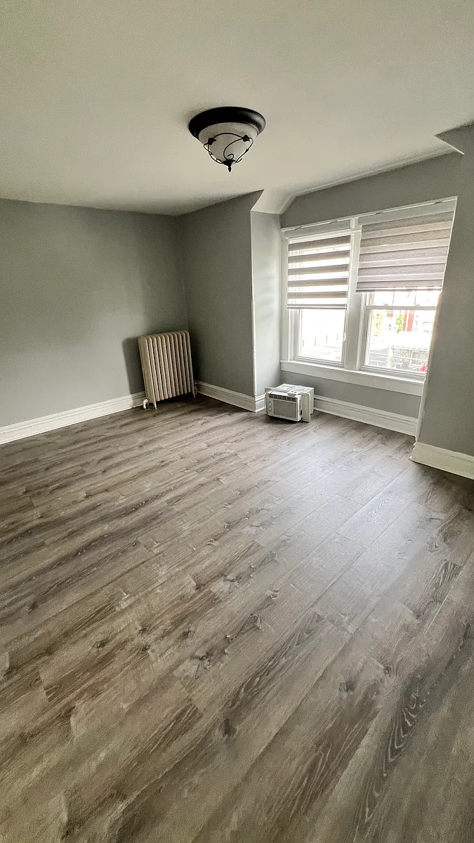 Building Photo - 840 W Walnut St #1