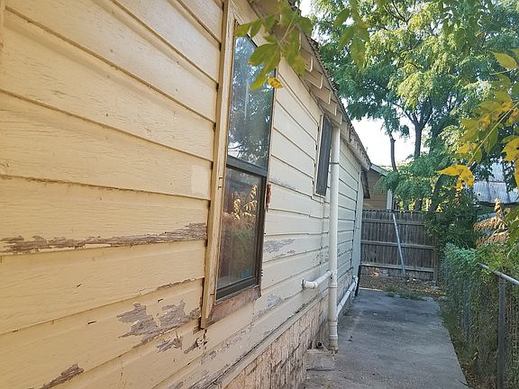 2nd image of 1903 San Patricio St