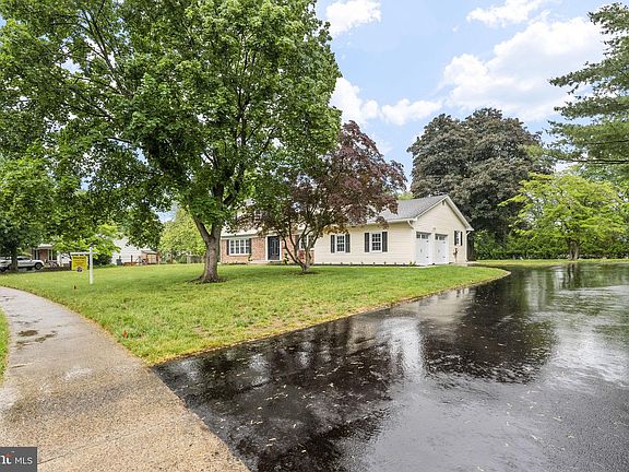 3rd image of 20 Hathaway Dr