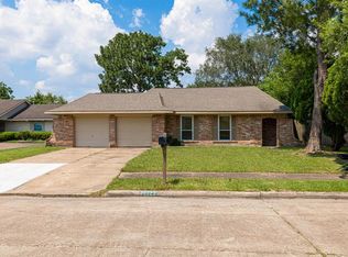 10323 Sagetrail Dr, Houston, TX 77089
