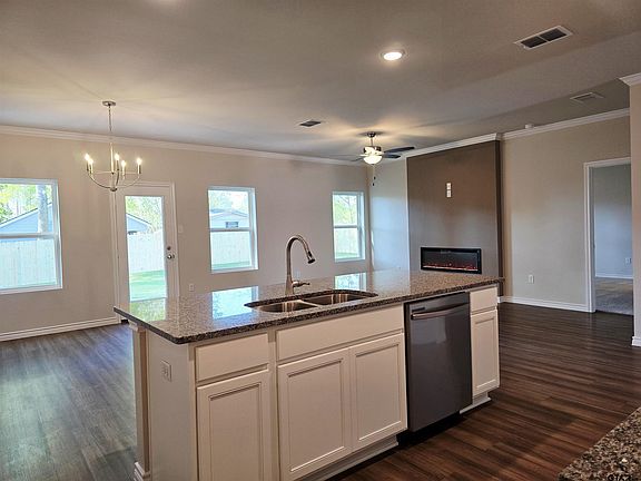 5th image of 324 Erica Way