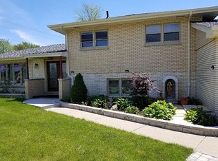 3200 Burr Oaks Rd, Joliet, IL 60431