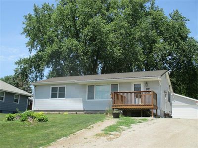224 Linden Ct, Brooklyn, IA, 52211