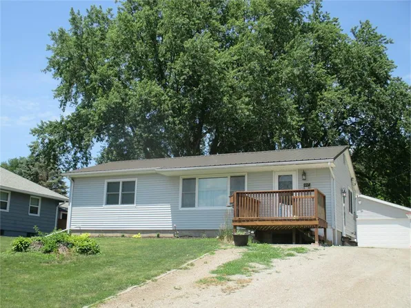 224 Linden Ct, Brooklyn, IA 52211