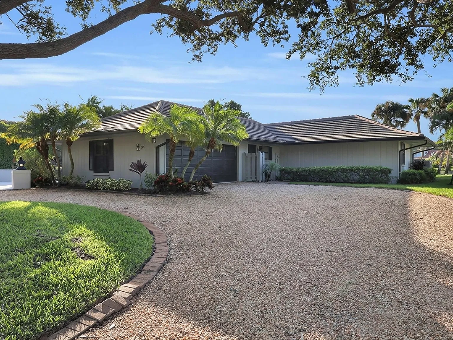 3 bed, 3.5 bath, 2552 sqft, $7,500 — Photo 2
