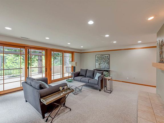 3rd image of 116 Fox Glenn Dr