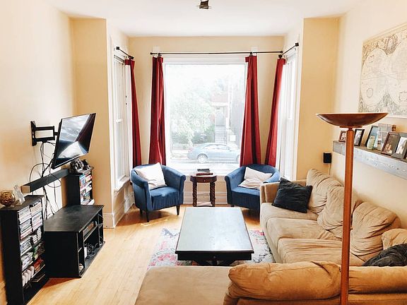 3rd image of 3216 N Kenmore Ave #1