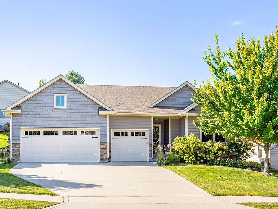1st image of 526 Crescent Ln