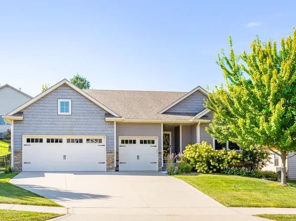 526 Crescent Ln, Norwalk, IA 50211