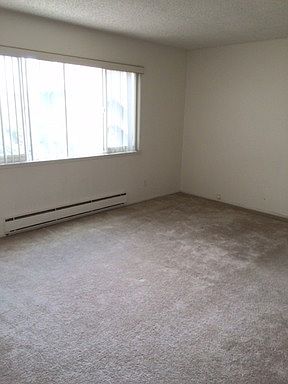 4th image of 218 Belmont Ave APT 08