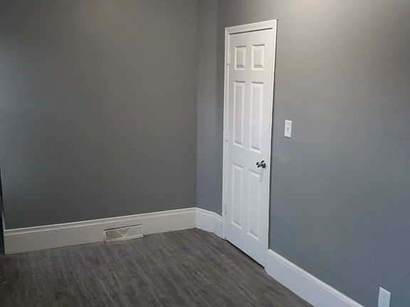 3rd image of 6606 Hosmer Ave