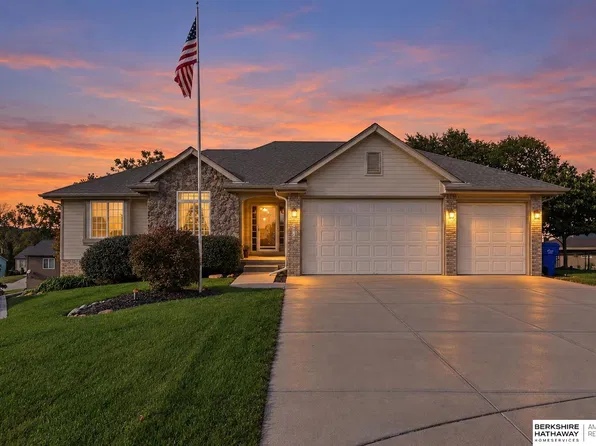 7314 S 97th Cir, La Vista, NE 68128