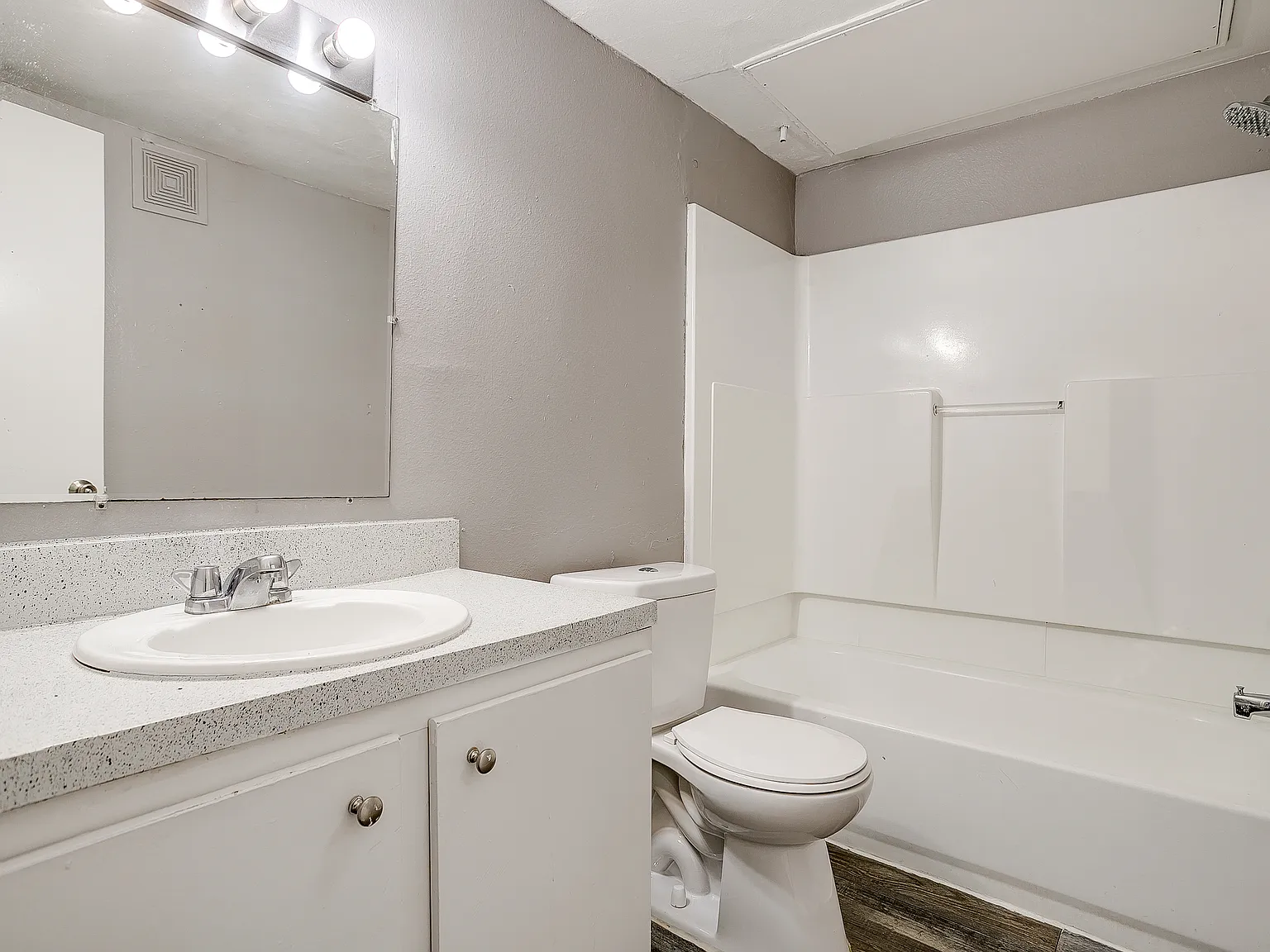 Irving Properties — Photo 4