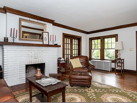 4th image of 2968 Meadowbrook Blvd