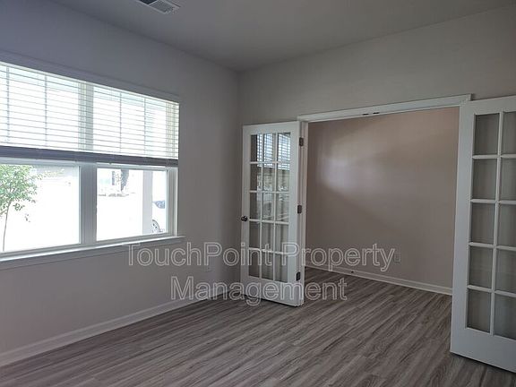 3rd image of 529 Zermatt Ct