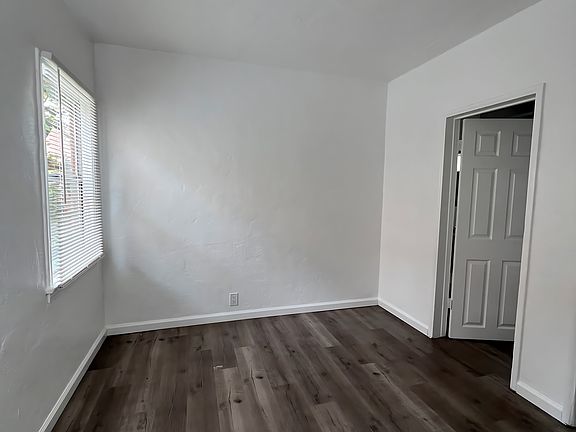 4th image of 540 1/2 W 49th St #1/2