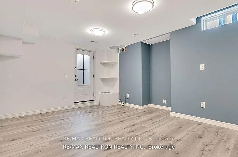 4 Oceanpearl Cres — Photo 5