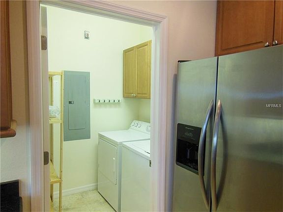 5th image of 636 Wells Ct Unit 301