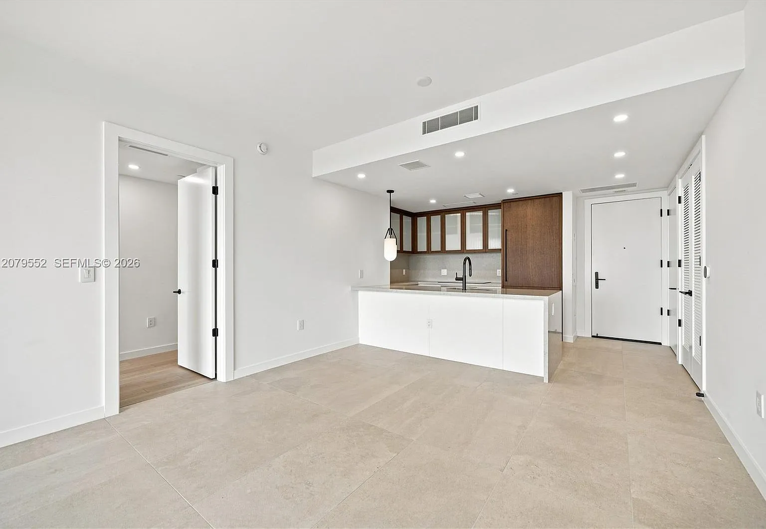 3 bed, 3.5 bath, 1470 sqft, $11,000 — Photo 3