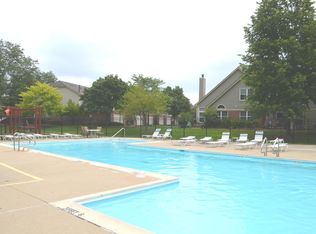 2 Aberdeen Ct UNIT W1, Schaumburg, IL 60194