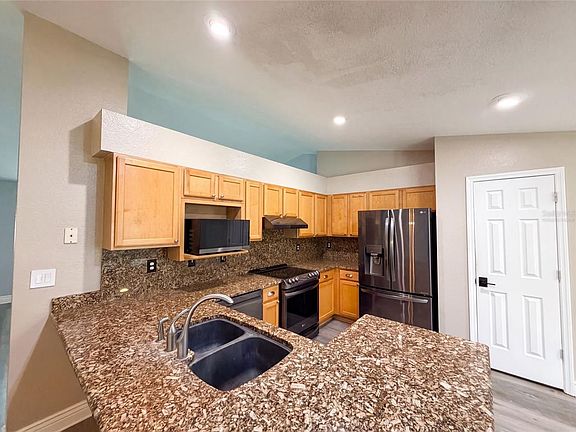 2nd image of 38 HEMLOCK TERRACE PASS