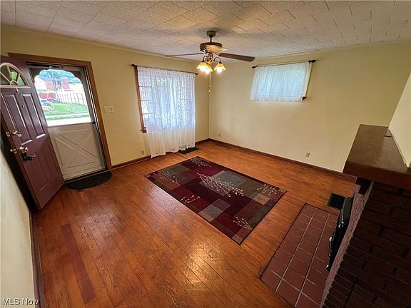 4th image of 1621 Maple Ave