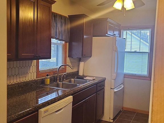 Kitchen garbage disposal