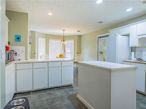 5th image of 9334 Lee Road 240