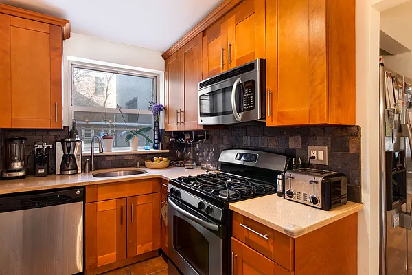 Rented by Capri Jet Realty Corp | media 16