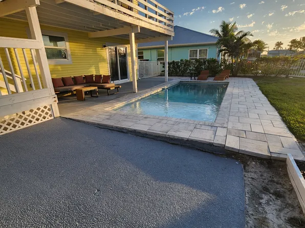 215 Flamingo St, Fort Myers Beach, FL 33931