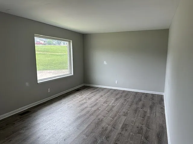 803 King Dr — Photo 2