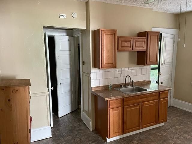 1st image of 2102 Fairview Ave APT 6