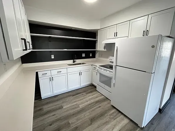 1066 S Cross St APT 4, Sycamore, IL 60178