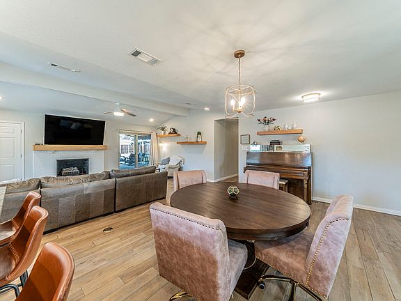 5th image of 210 Bexar Dr