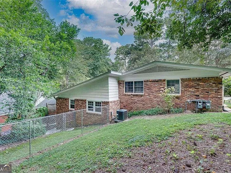 801 Marstevan Dr NE — Photo 10