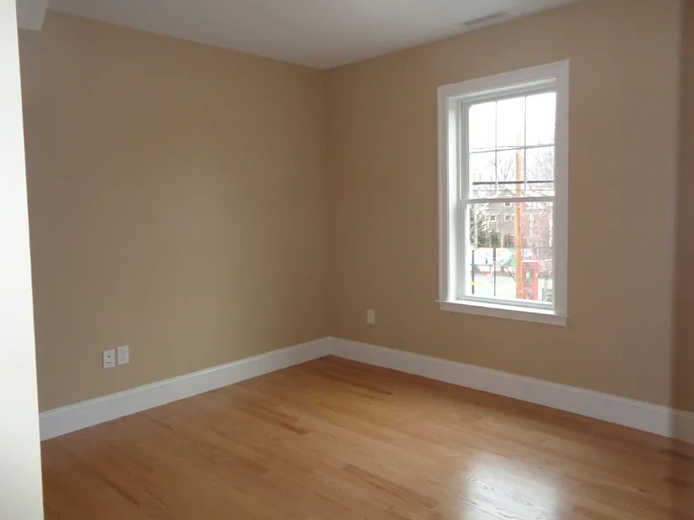 121 Hancock St — Photo 5