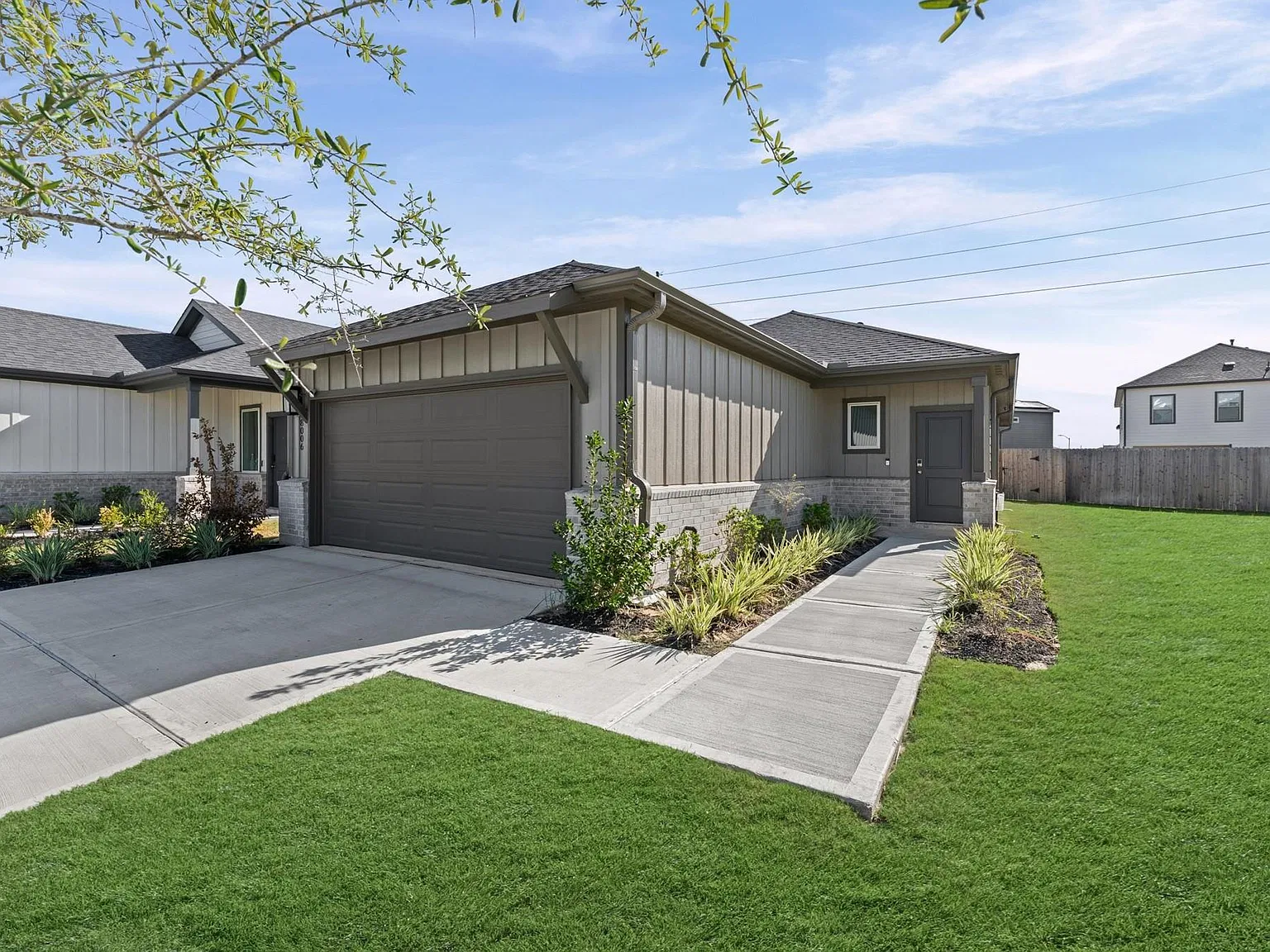 3 bed, 2.0 bath, 1464 sqft, $2,350 — Photo 3