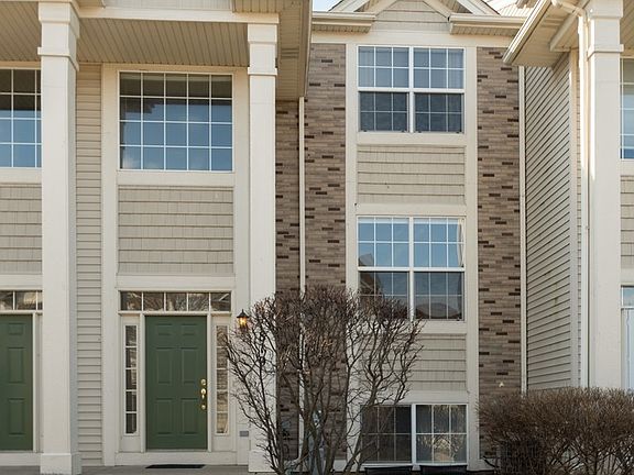 2nd image of 819 Summit Creek Dr