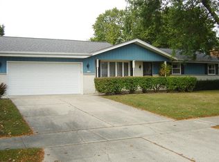 1704 Longmeadow Dr, West Bend, WI 53095