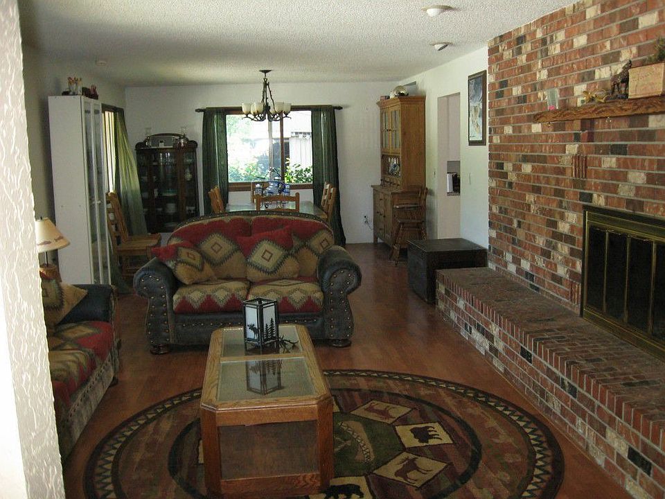2nd image of 215 Ocean Beach Rd