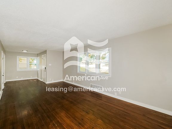 843109_005_living_room_5.jpg