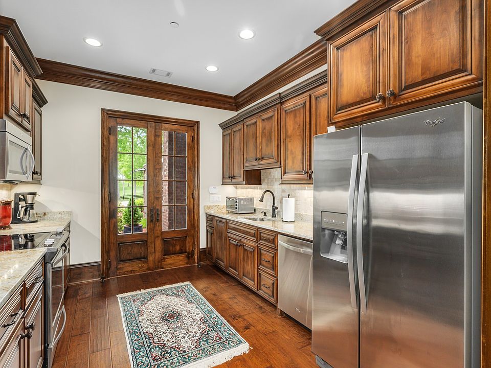 31st image of 2925 Old Clarksville Pike