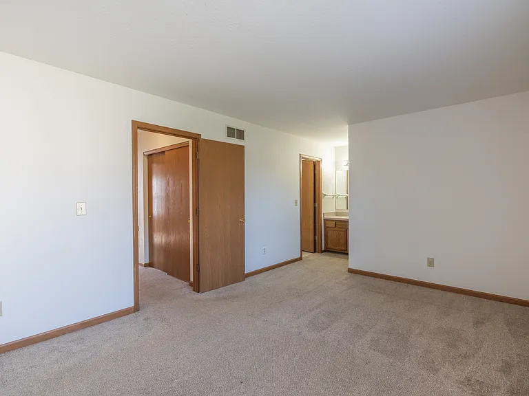 240 Richards Dr — Photo 24