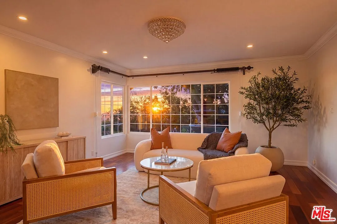 5 bed, 3.5 bath, 2551 sqft, $8,950 — Photo 1
