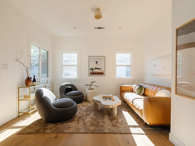 1134 Isabel St — Photo 3