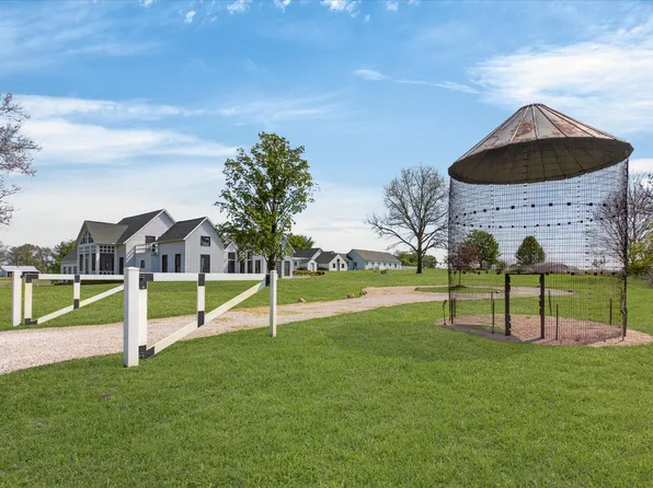3202 Warren Woods Rd, Galien, MI 49113